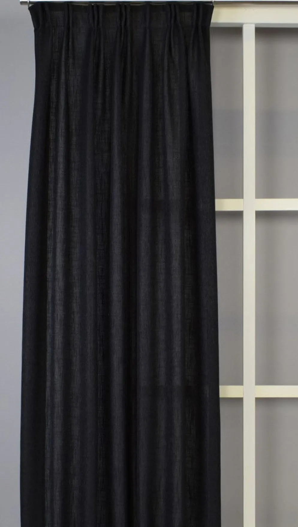 Alan Svart Gardiner med Linne-look och Tungt Fall
