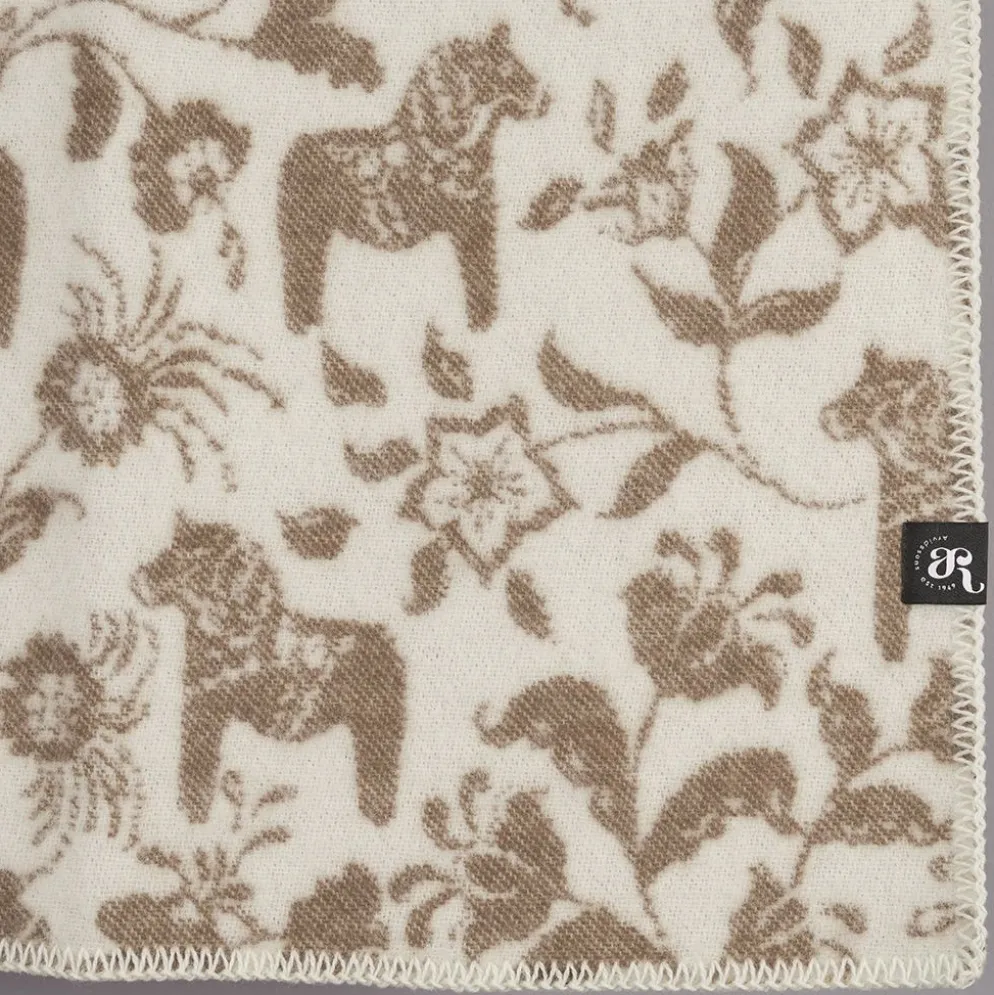Barnfilt Leksand beige 65x95cm med dalahästar och kurbits