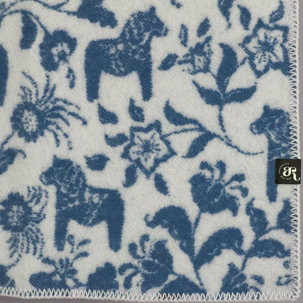 Barnfilt Leksand blå 65x95cm med dalahästar och kurbits