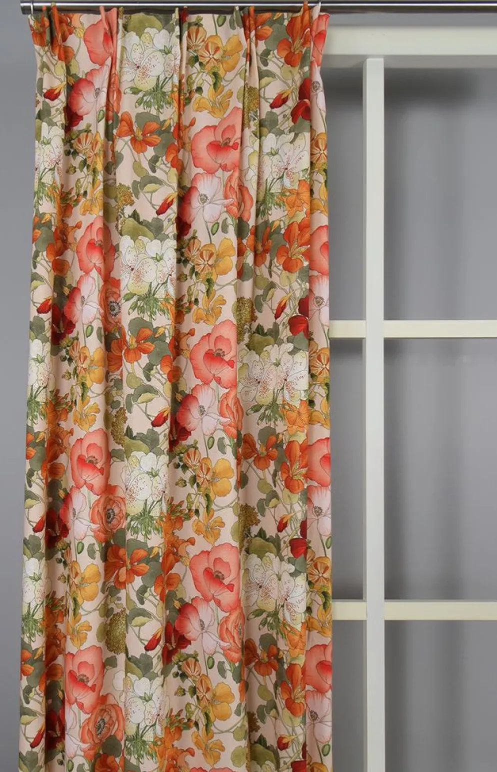 Capucine orange gardiner – Färgstark blommig gardin