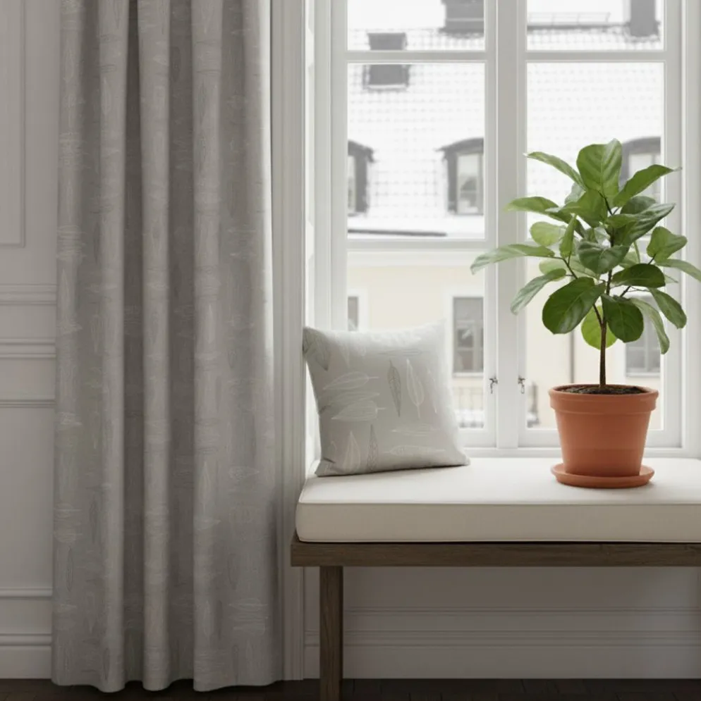 Frostblad Beige – Gardin med stilrent bladmotiv