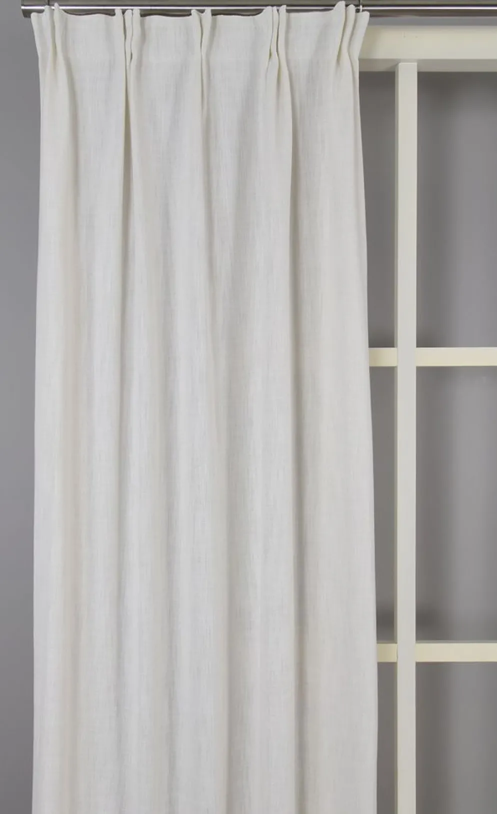 James offwhite gardiner – Modern linne-look med lyxigt fall