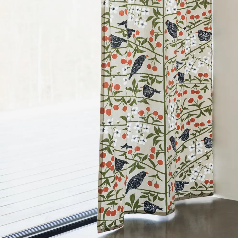 Körsbärsträdgården beige gardiner - Almedahls