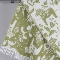 Leksand grön ullpläd 130x170 cm – dalahästar i 100% ull