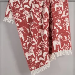 Leksand röd ullpläd 130x170cm – dalahästar i 100% ull