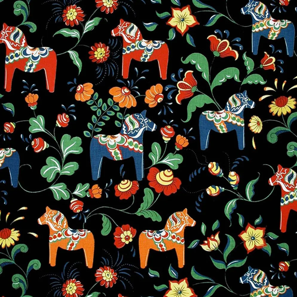 Leksand svart tyg med traditionellt dalahästtryck