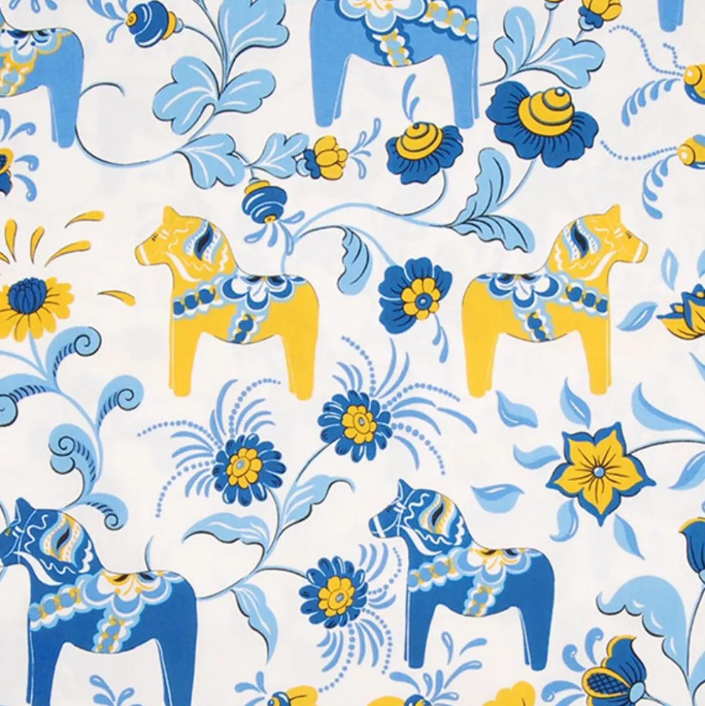 Leksand Sverige tyg med traditionellt dalahästtryck