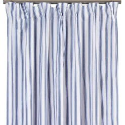 Madicken blå randiga gardiner