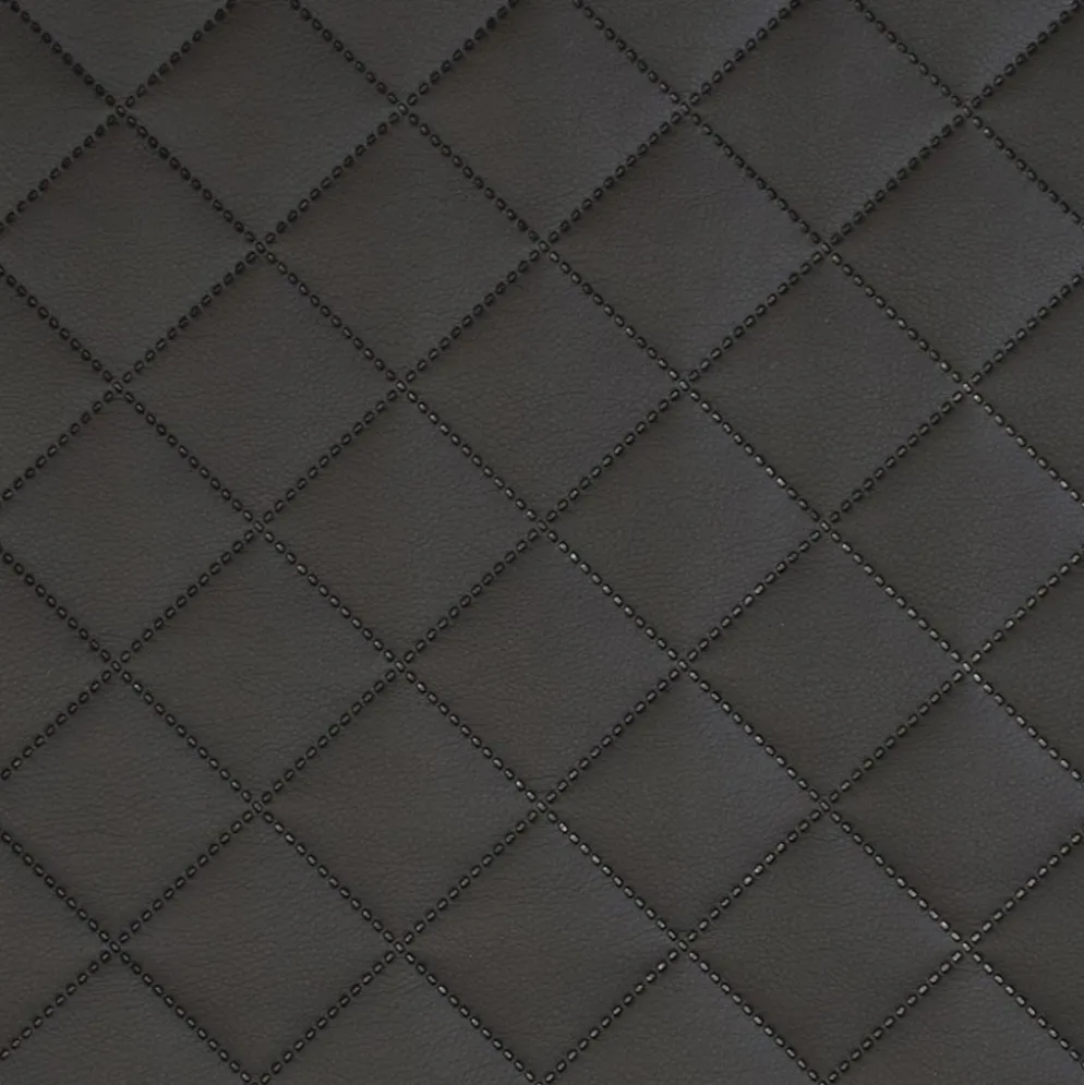 Niva XL svart fuskskinn - vadderat svart fuskskinn med stor diagonalquiltning