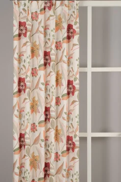 Paths gardiner - ljusa nyanser med blomstermotiv